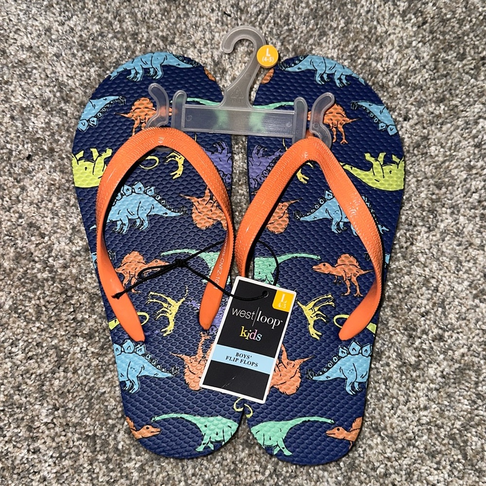 Brand New Kids West Loop size 4/5 large boys!